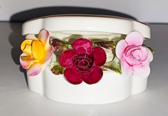 Royal Albert/Old Country Roses/Decorative Tin with Flowers/Decorative Box/Original /