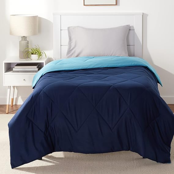 Amazon Basics Reversible Microfibre Duvet, 135 x 200 cm, Navy Blue/Sky Blue